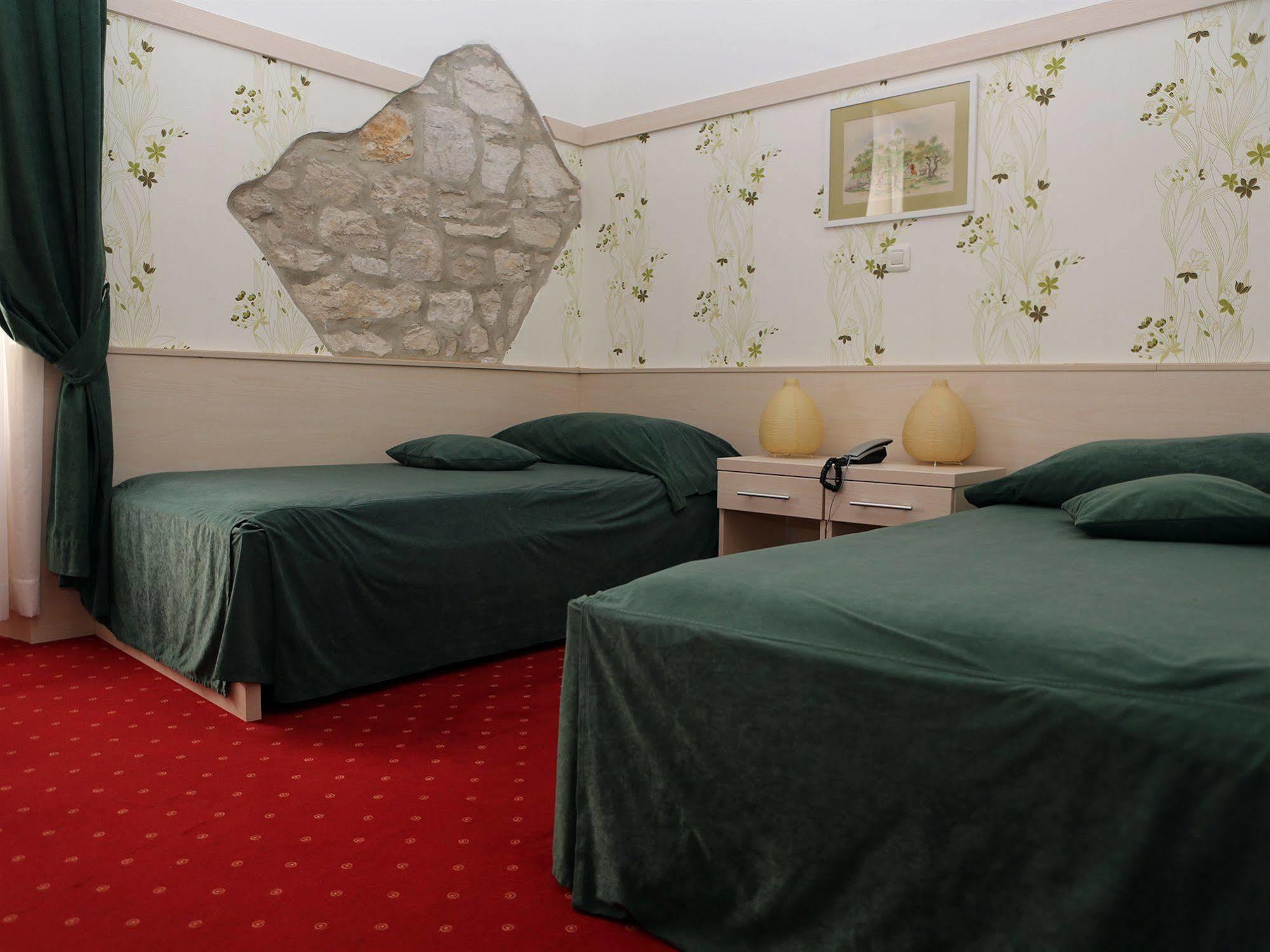 Hotel Galija Пула Екстер'єр фото