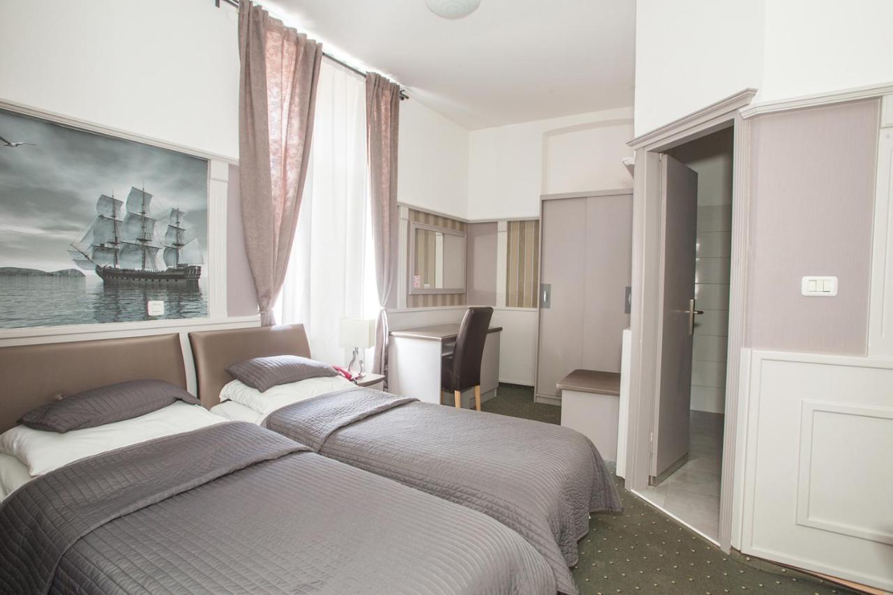 Hotel Galija Пула Екстер'єр фото