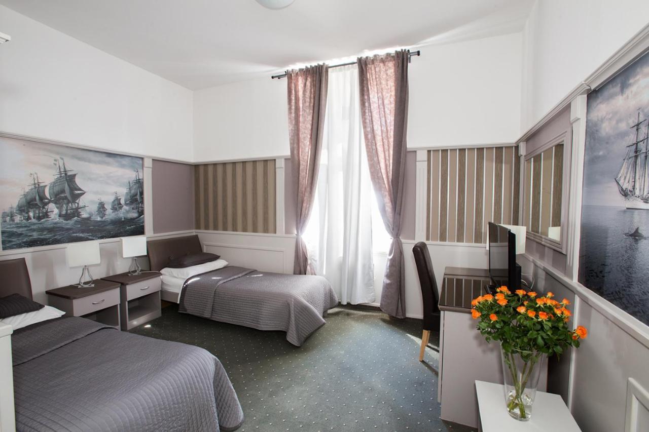 Hotel Galija Пула Екстер'єр фото