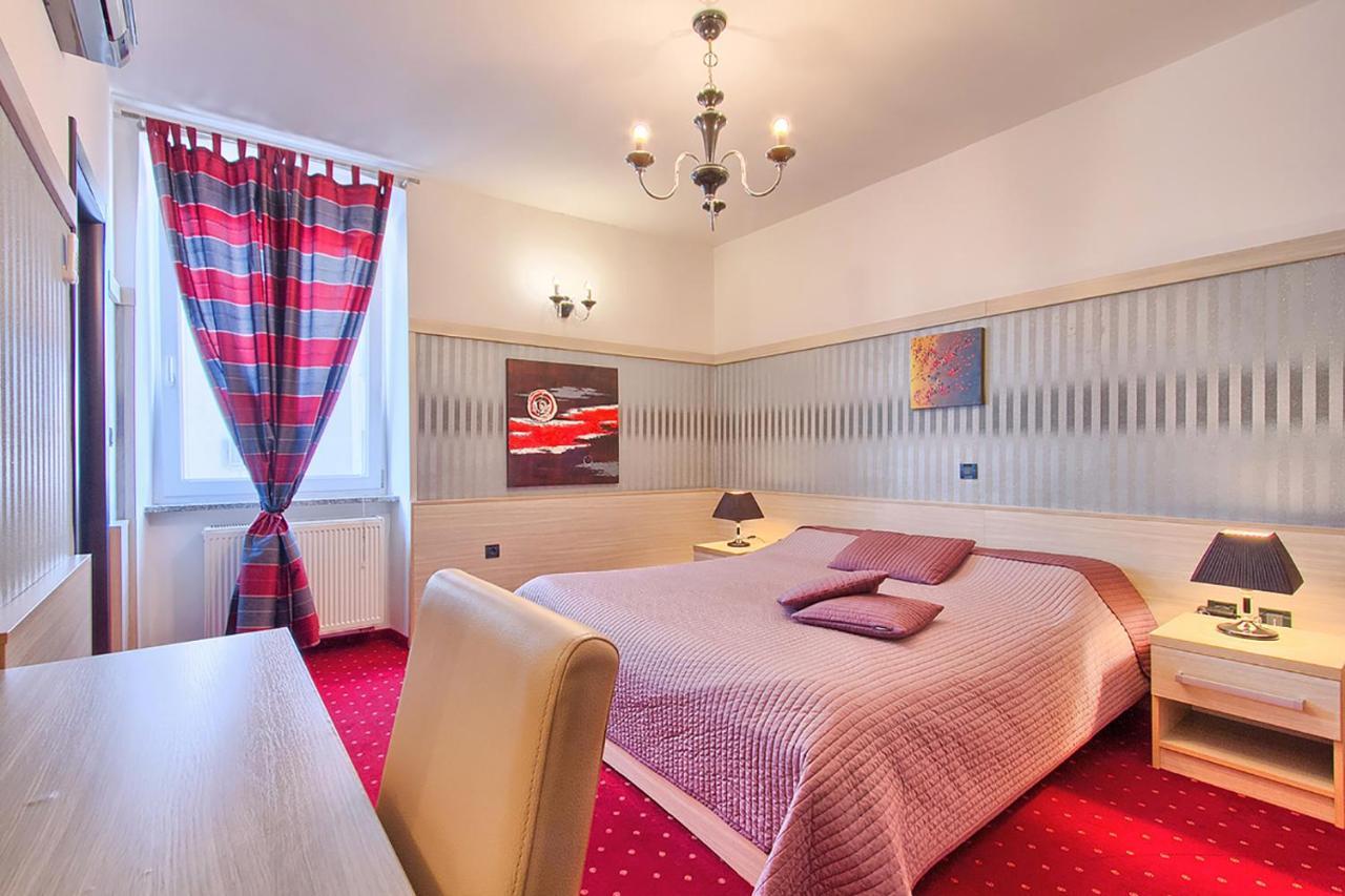 Hotel Galija Пула Екстер'єр фото